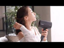 ギャラリービューアPanasonic　パナソニック ヘアドライヤー ナノケア ナノケア 高浸透ナノイー&amp;ミネラル搭載 コンパクト ウォームホワイト EH-NA0J-Wに読み込んでビデオを見る
